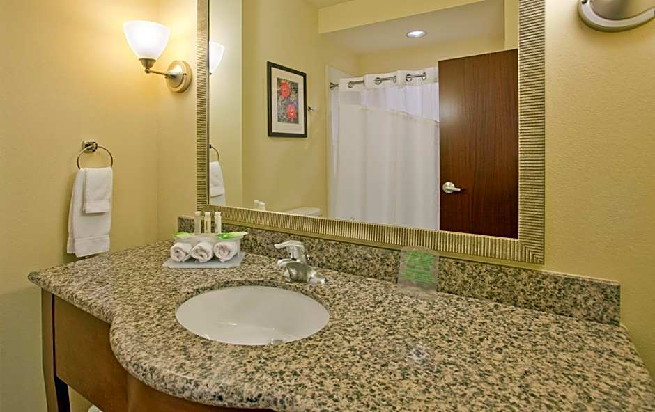 Holiday Inn Express & Suites Gallup East By IHG