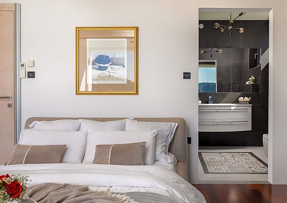 Beachfront Villa Grain of Salt with Pool