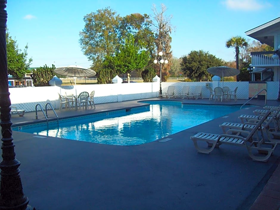 Days Inn by Wyndham Savannah Airport
