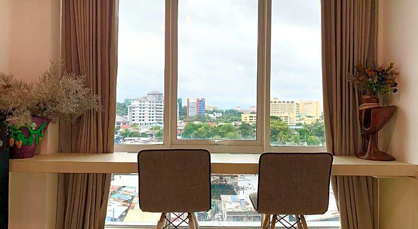 Sunset Seaview Vacation Condos @ Infinity Avenue