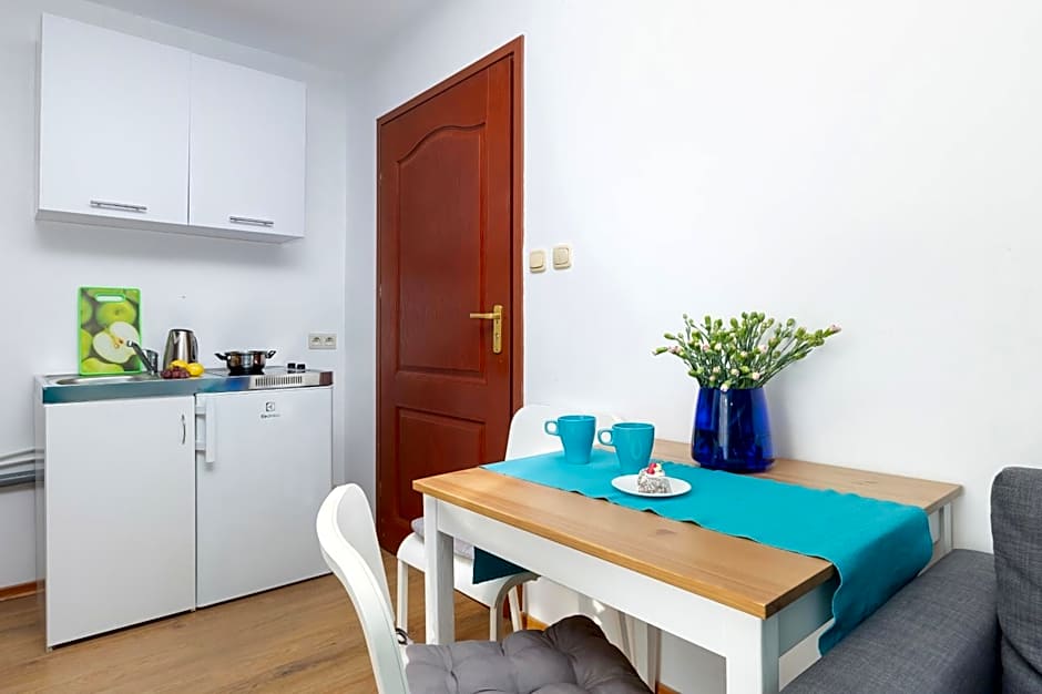 OLECKI Holiday House