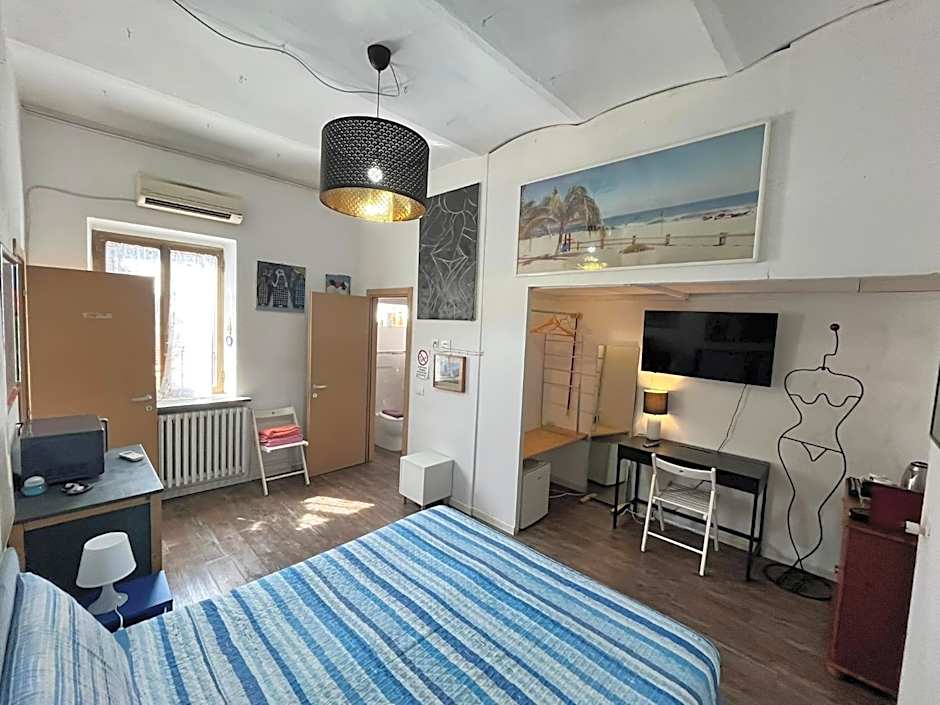 Room Saronno + B&B