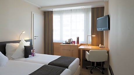 Standard Room with Two Single Beds