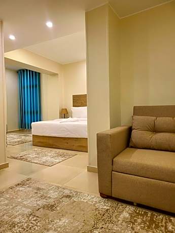 Deluxe Suite Panoramic Pyramids & Sphinx View