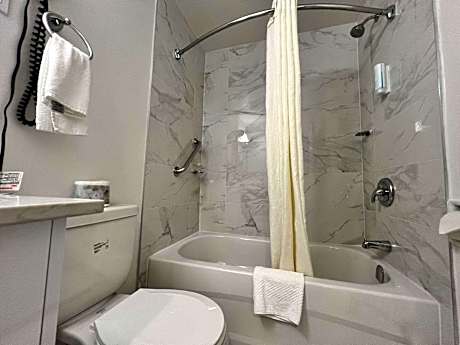 1 King Bed, Nonsmoking