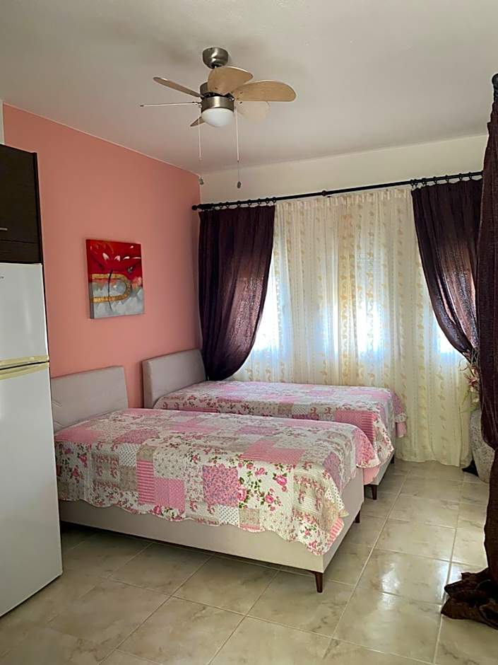 GoldenHill Studios&apartments