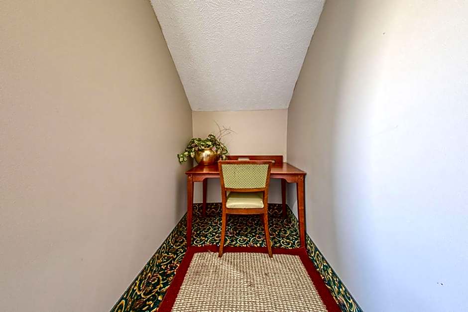 Burgundy Inn & Suites By OYO El Paso