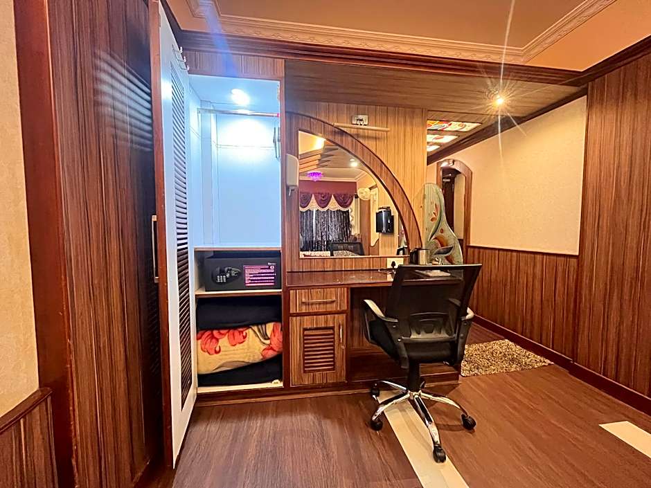 Hotel Astoria Residency