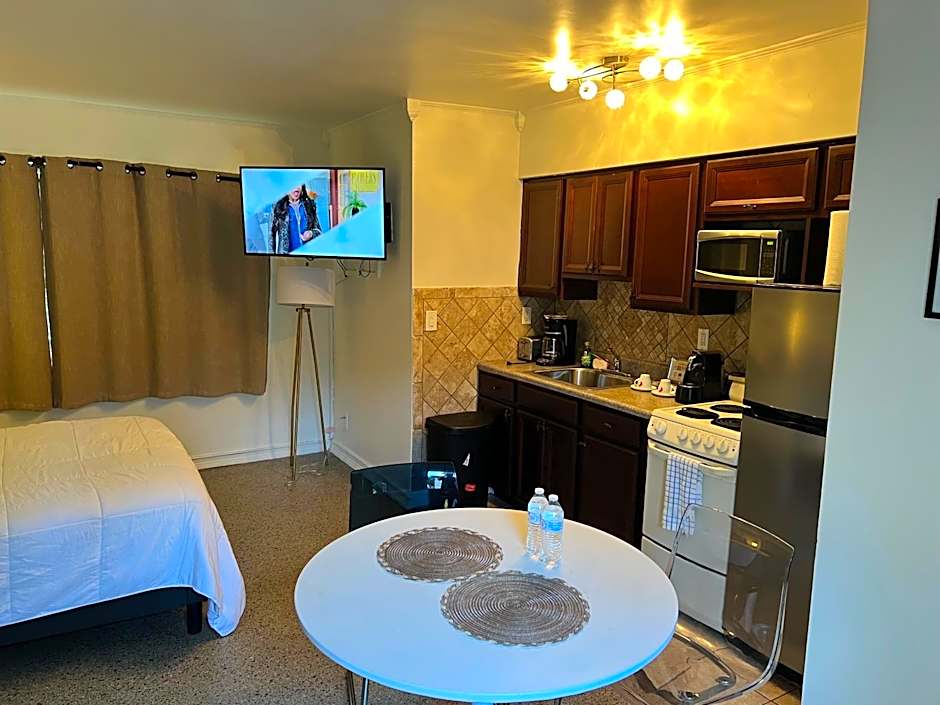 Tiana Beach Inn