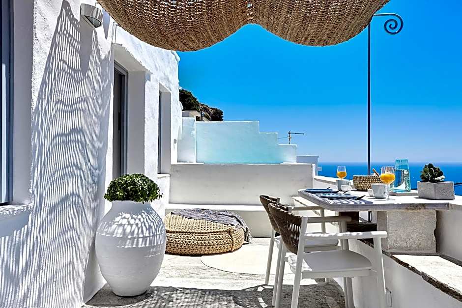 Living Theros Luxury Suites