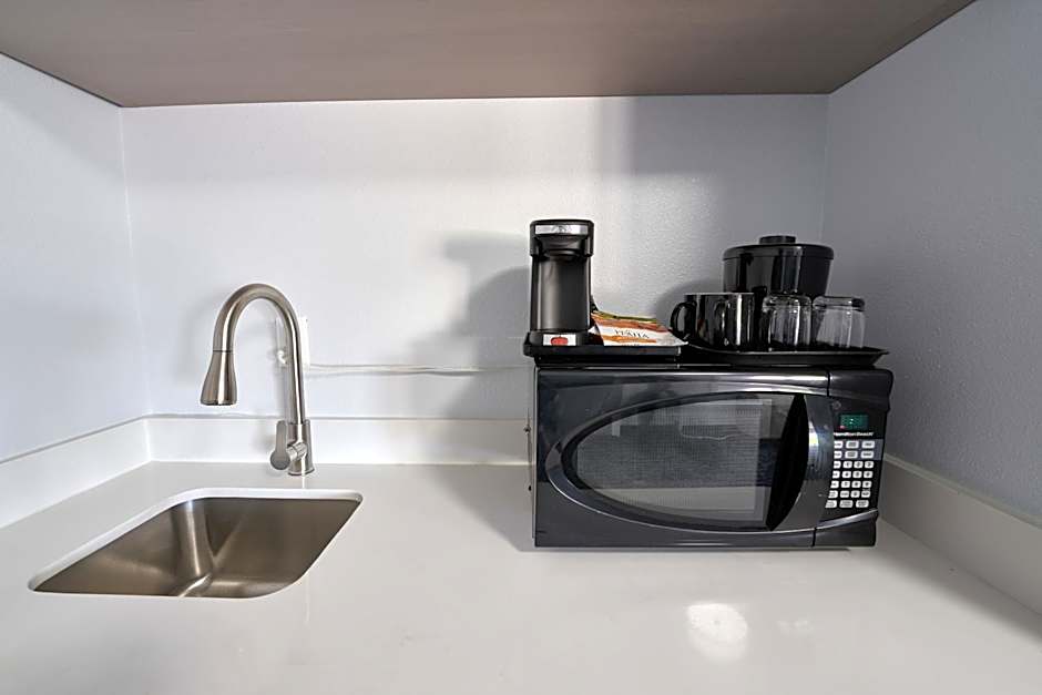 All Seasons Inn & Suites