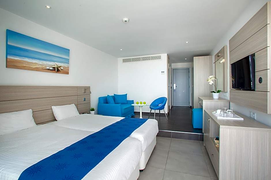 Limanaki Beach Hotel & Suites