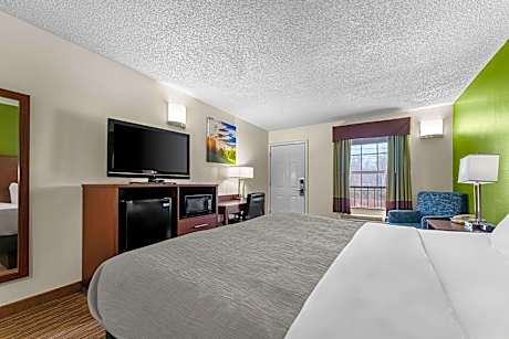 1 King Bed, Smoking