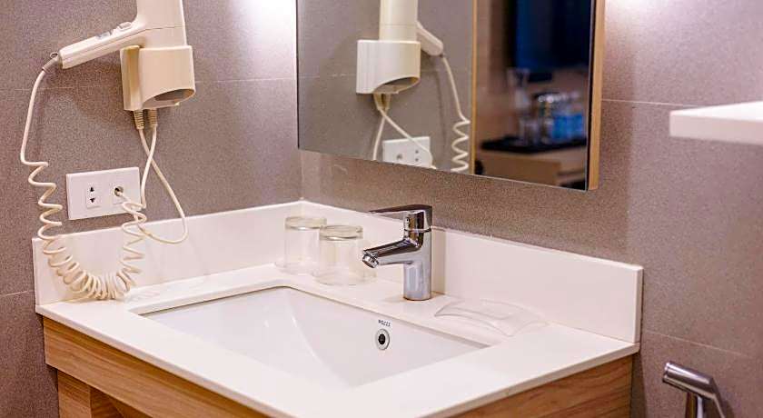 Microtel by Wyndham Batangas