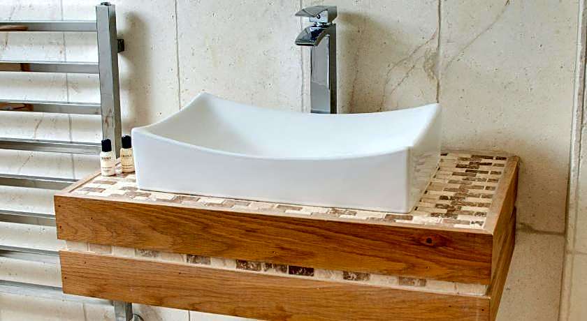 Base Serviced Apartments - Sir Thomas Street