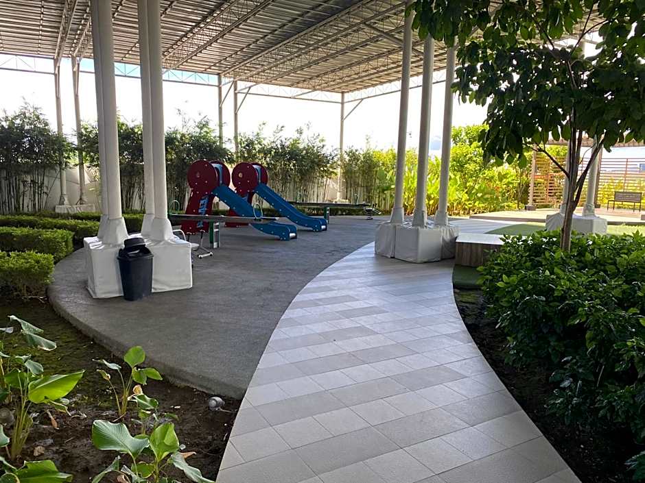 Abreeza chills place T2-2720