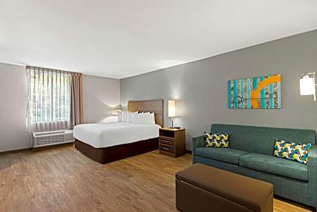 King Suite with Roll-In Shower - Disability Access/Non Smoking