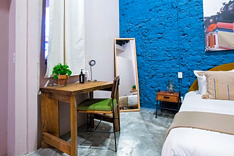Standard Room (Queen), Private Bathroom