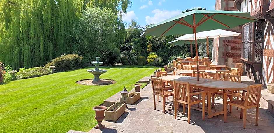 Albright Hussey Manor