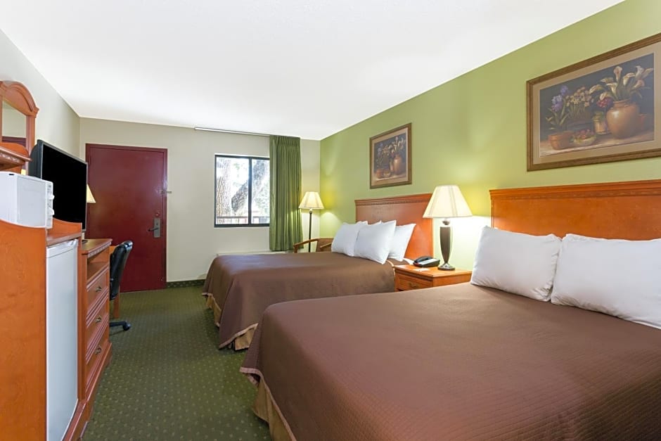 Howard Johnson by Wyndham Tallahassee