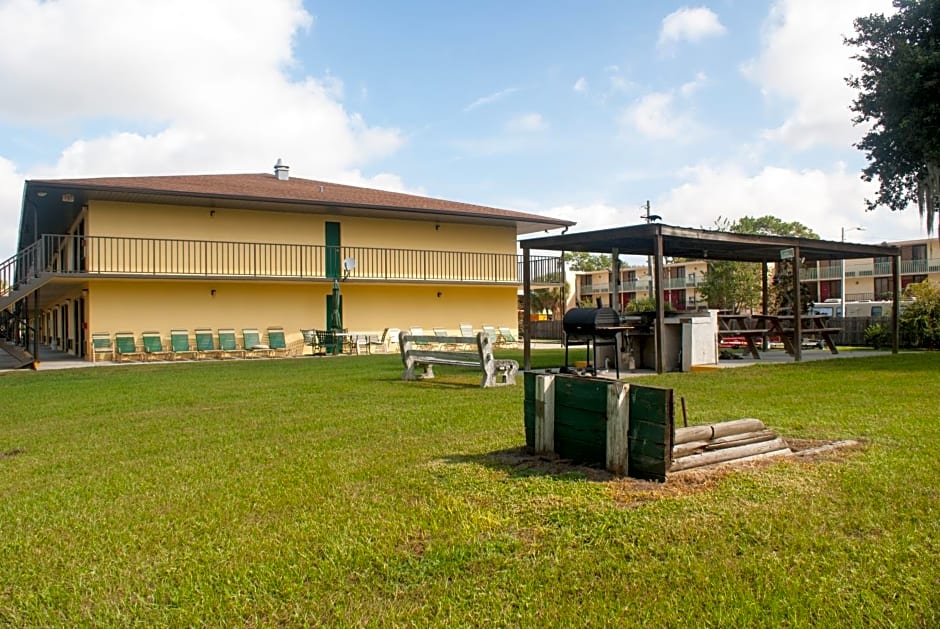 Golden Link Motel