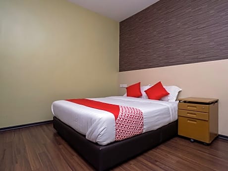 OYO 614 D'Pinetrees Hotel