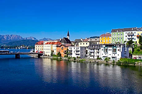 Keramikhotel Goldener Brunnen