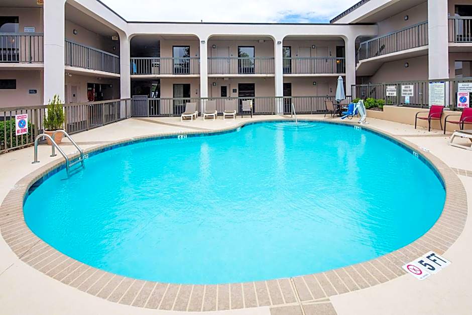 Baymont by Wyndham Fayetteville