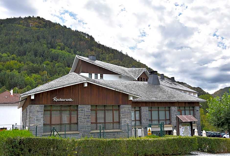 Hotel y Apartamentos SNO Isaba