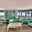 Panoramic beachfront Suite