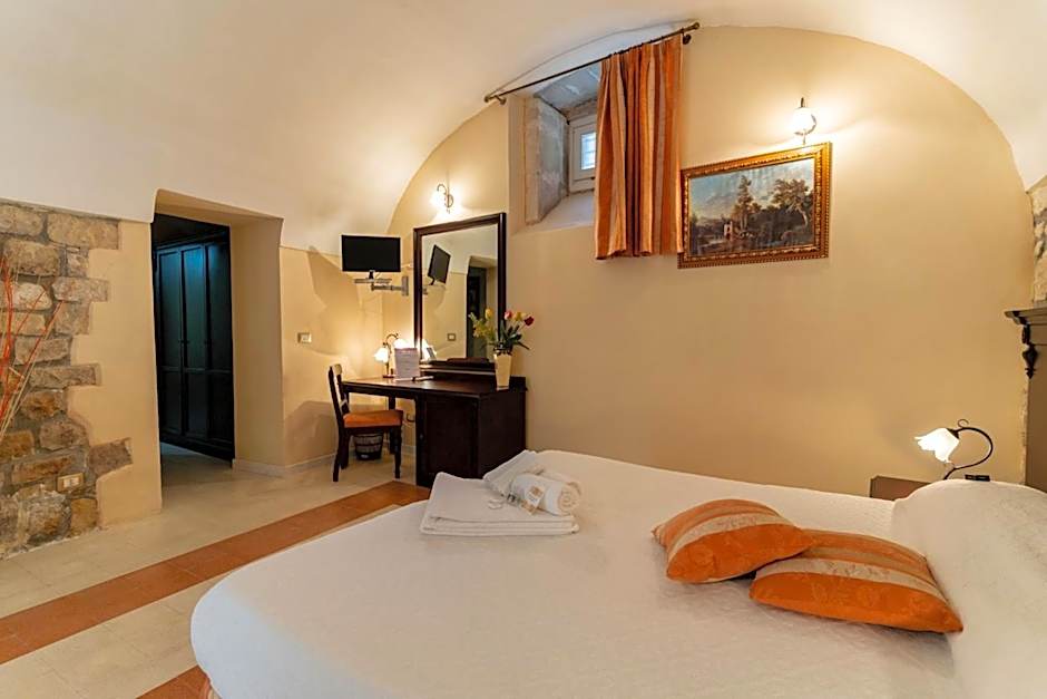 Photo 1 of 6 of Triple Room