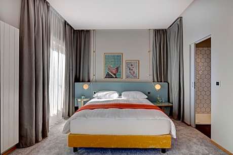 Double or Twin Room with Lake View