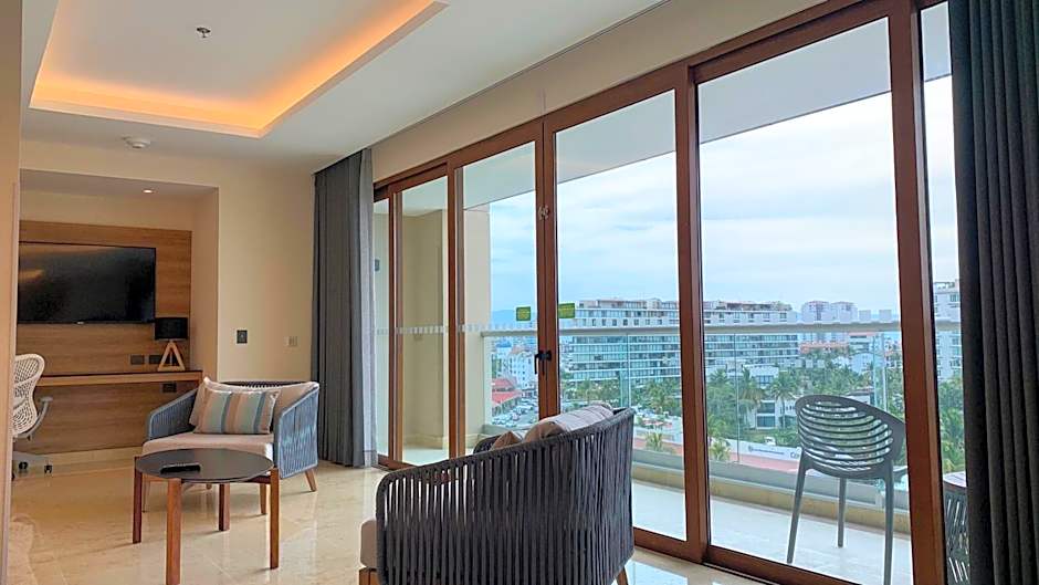 Holiday Inn & Suites Puerto Vallarta Marina & Golf By IHG