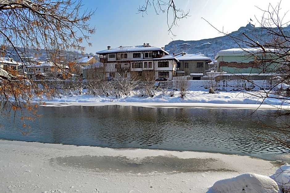 Family Hotel Varosha 2003