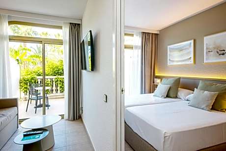 Apartment with Pool View (2 adults + 1child)