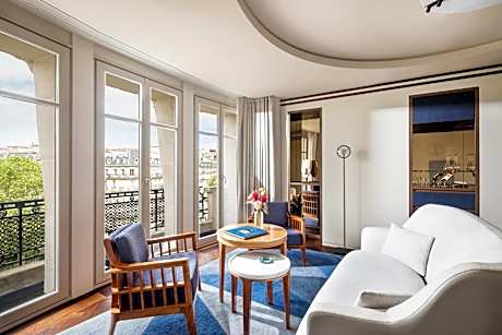 Junior Suite with Balcony