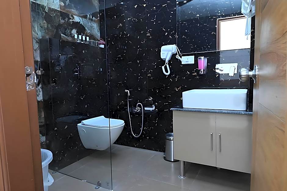 SPT Clarks Inn Suites, Mandi