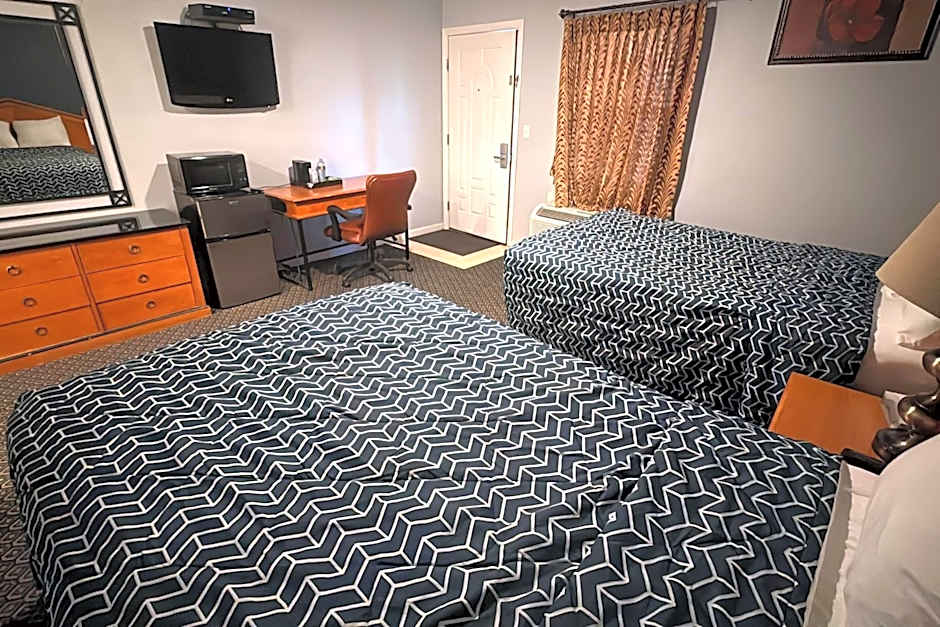 Photo 1 of 7 of 2 Queen Beds, Nonsmoking