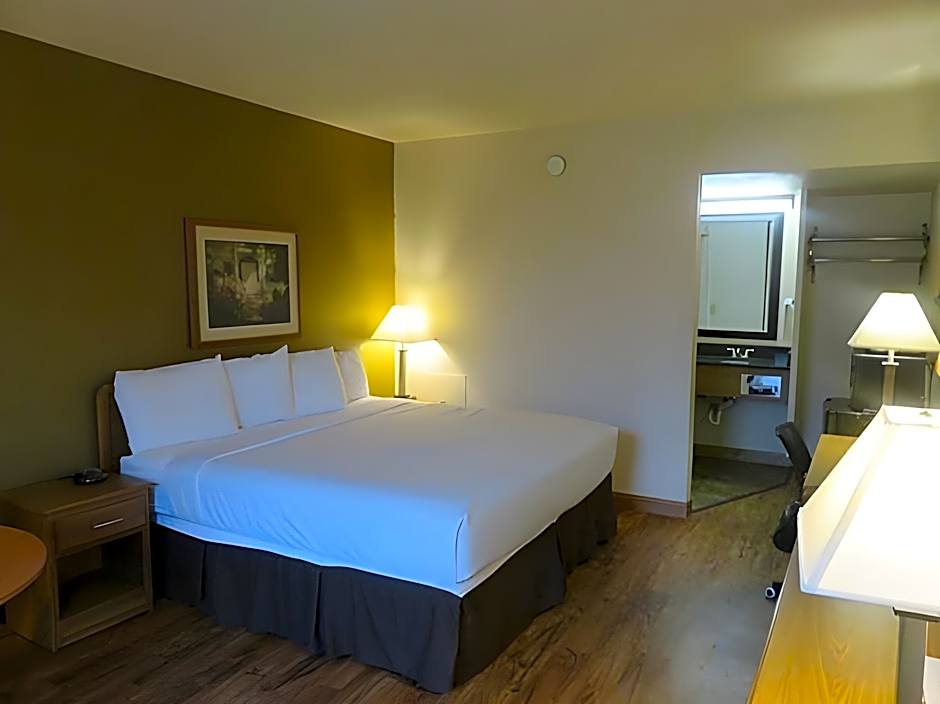 Baymont Inn & Suites by Wyndham Fargo