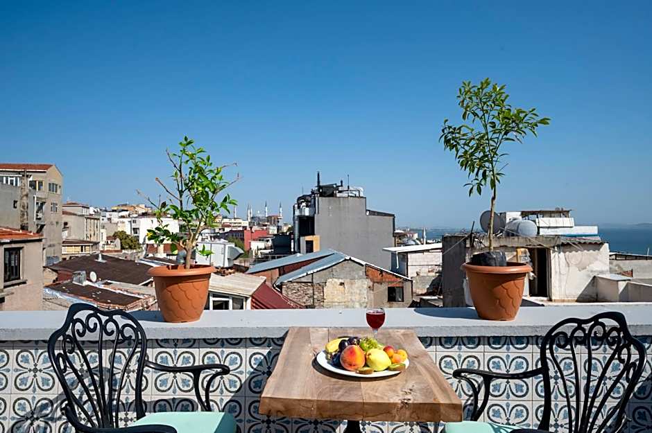 Valeria Antique 1892