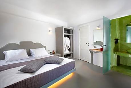 Two-Bedroom Apartment with Private Swimming Pool and Hot Tub