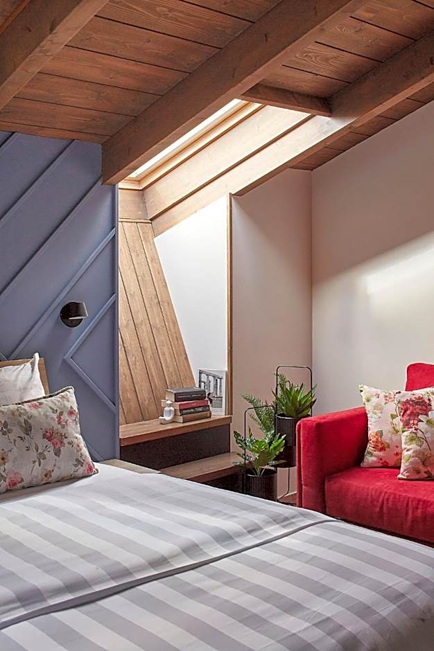 IALNA Boutique Hotel