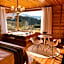 Romantic Getaway with Jacuzzi and Breakfast in Rancho Queimado
