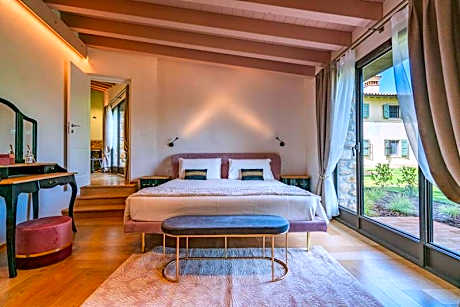 Suite with Kitchenette and Garden