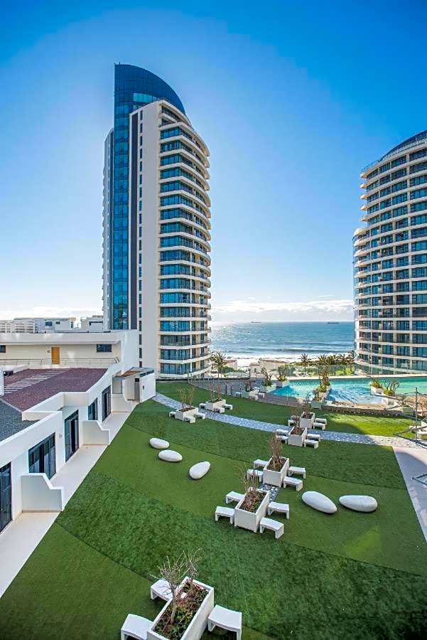 The Pearls of Umhlanga, or Oceans Apts