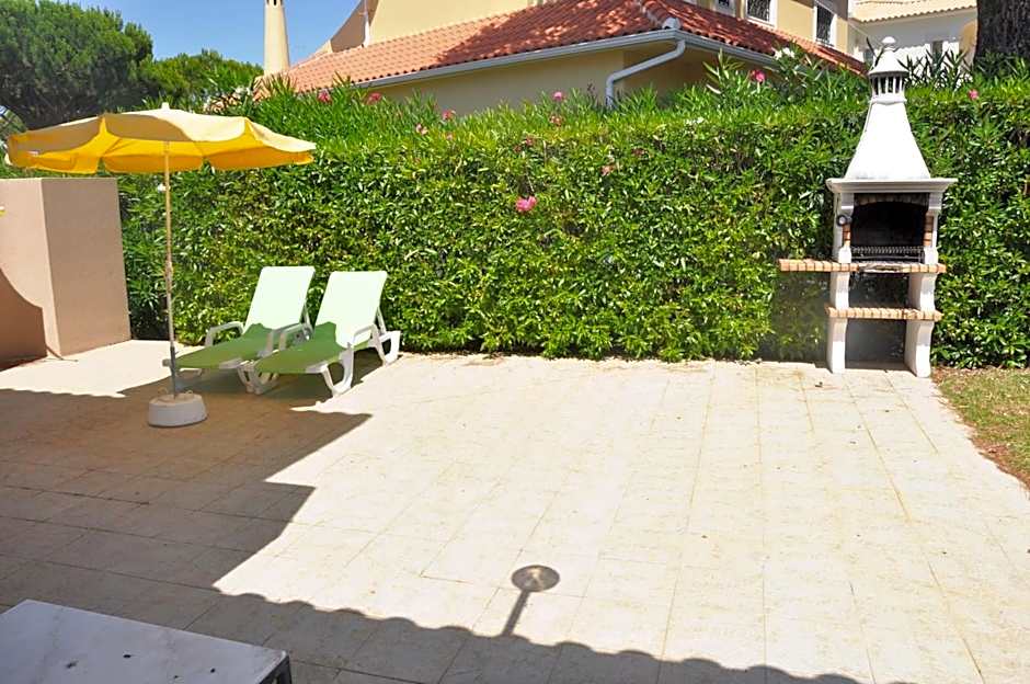 Stylish and well-equipped, private pool, close to amenities, free AC Wifi