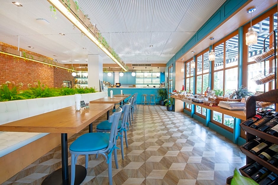 Blooming Hill Boutique Suites