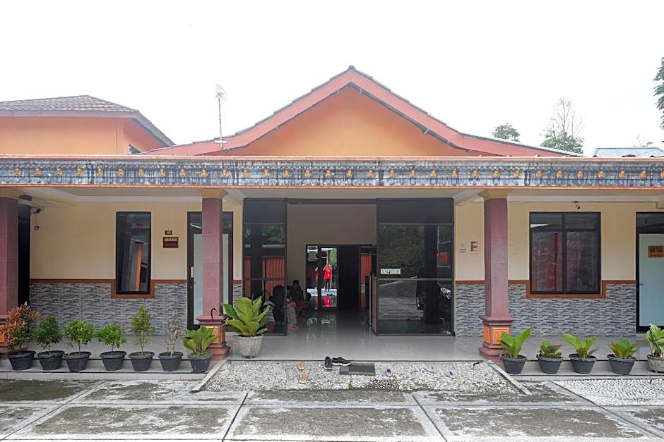 RedDoorz near Candi Sukuh Karanganyar