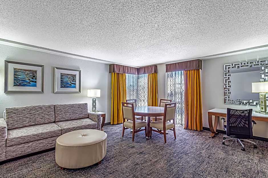 DoubleTree By Hilton Milwaukee Downtown