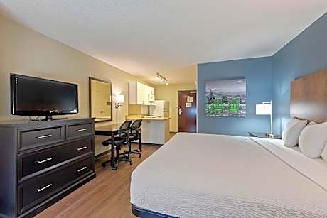 Studio with 1 King Bed - Non-Smoking